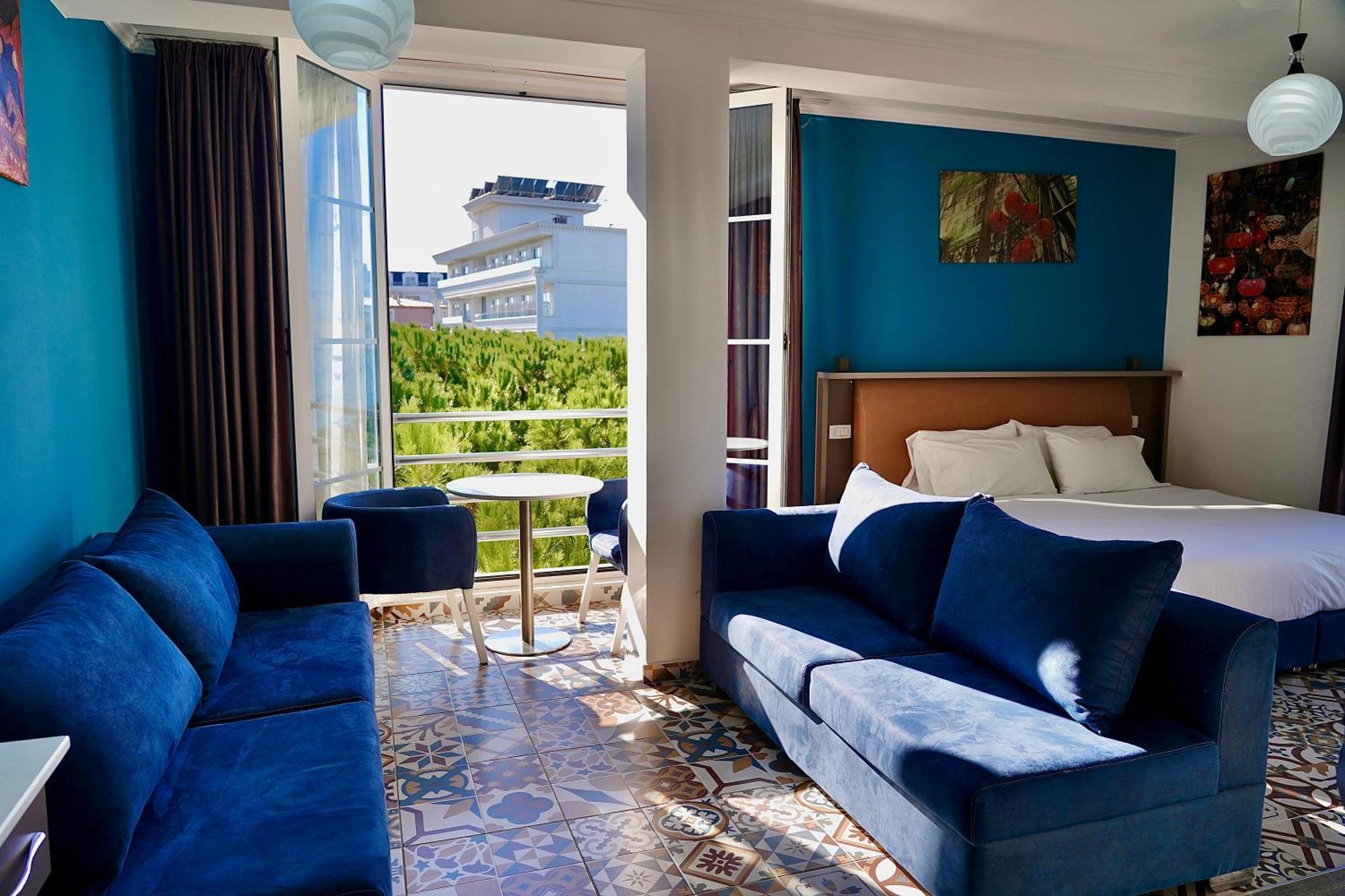 Hotel Monaco & Garden Golem  Eksteriør billede