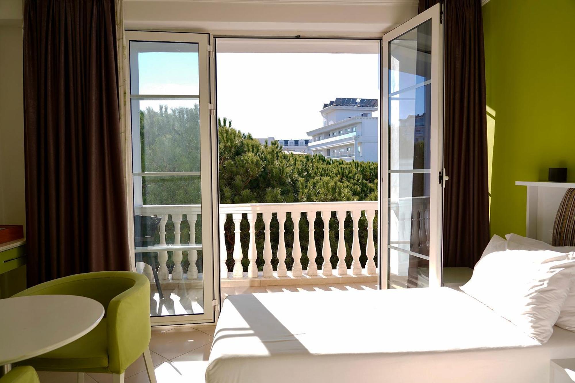 Hotel Monaco & Garden Golem  Eksteriør billede